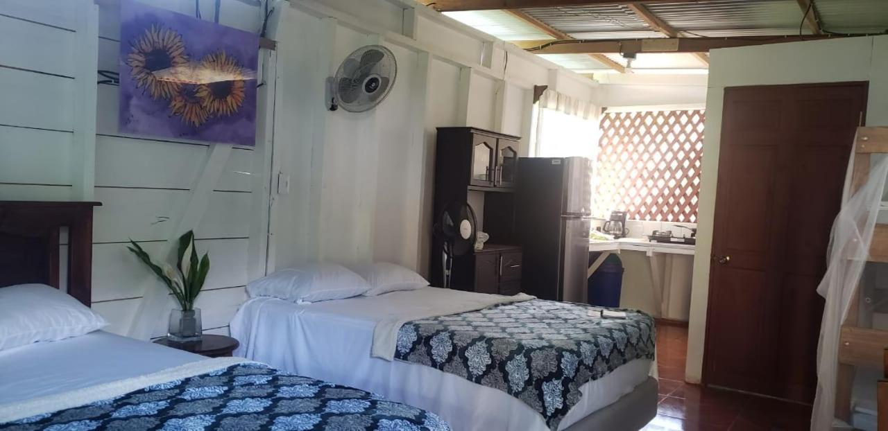 Hostal Cecilia Puerto Viejo de Talamanca Kültér fotó