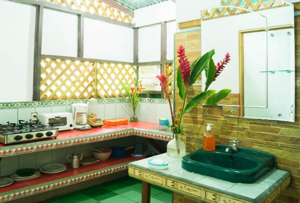 Hostal Cecilia Puerto Viejo de Talamanca Kültér fotó