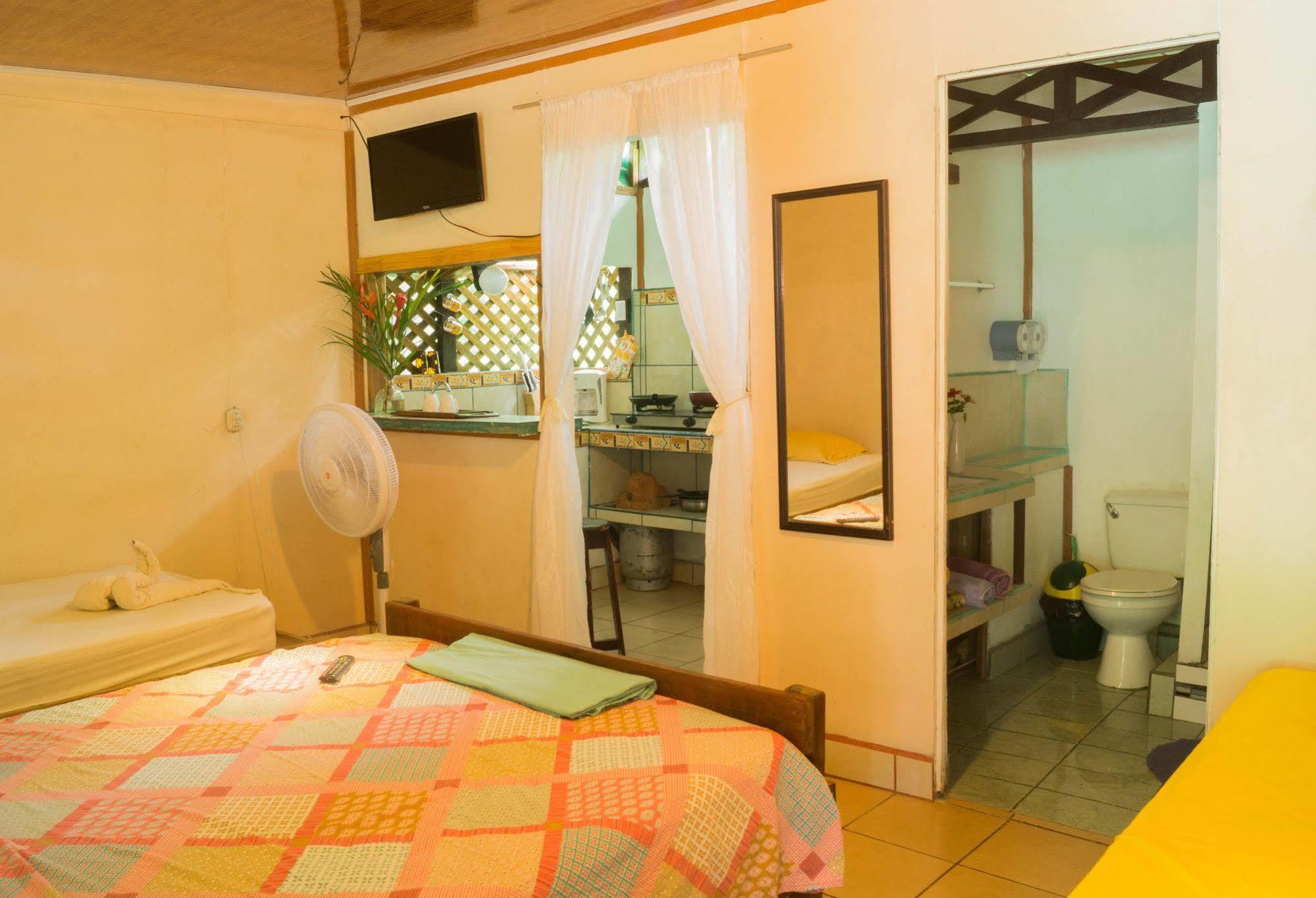 Hostal Cecilia Puerto Viejo de Talamanca Kültér fotó
