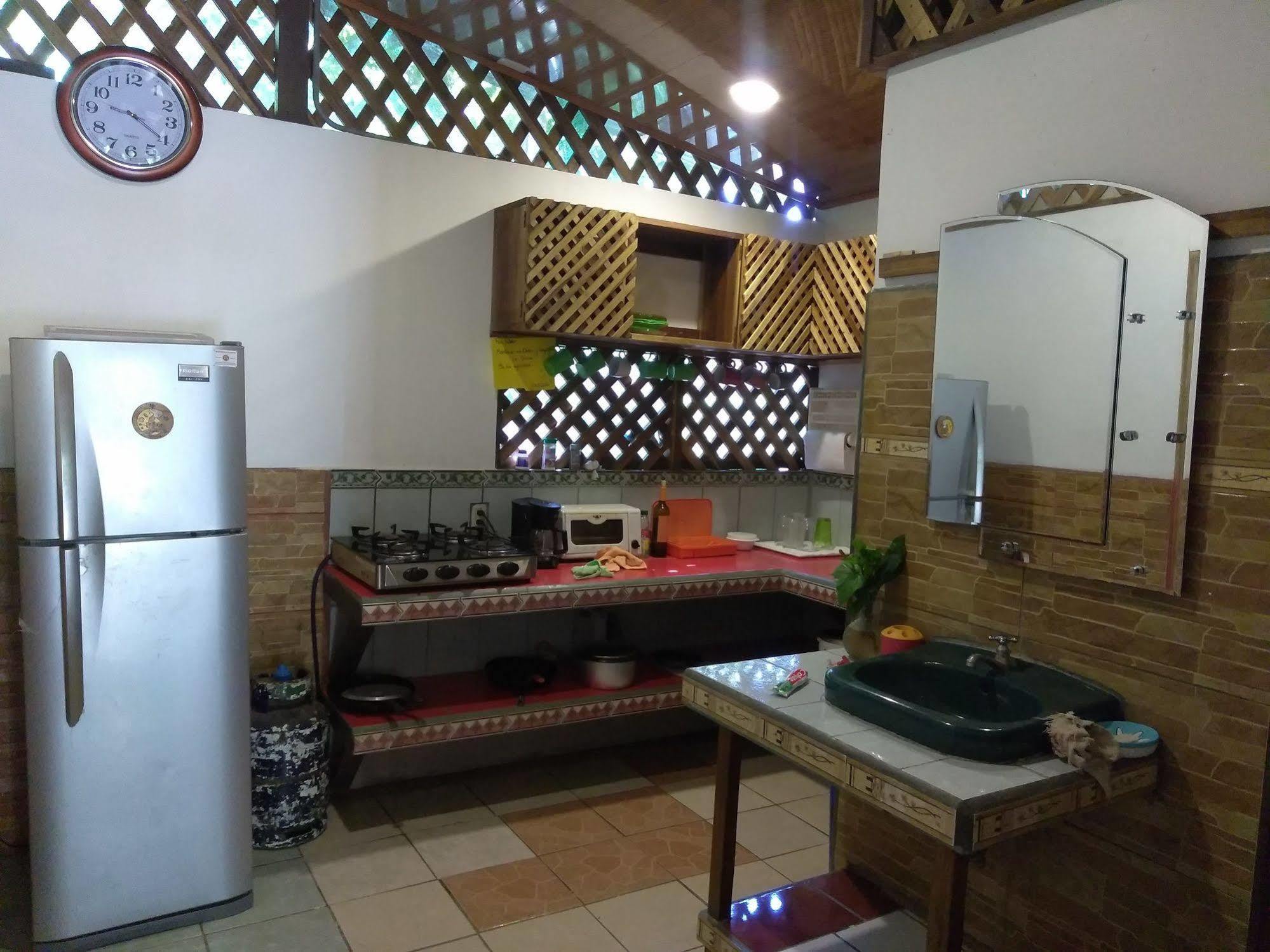 Hostal Cecilia Puerto Viejo de Talamanca Kültér fotó
