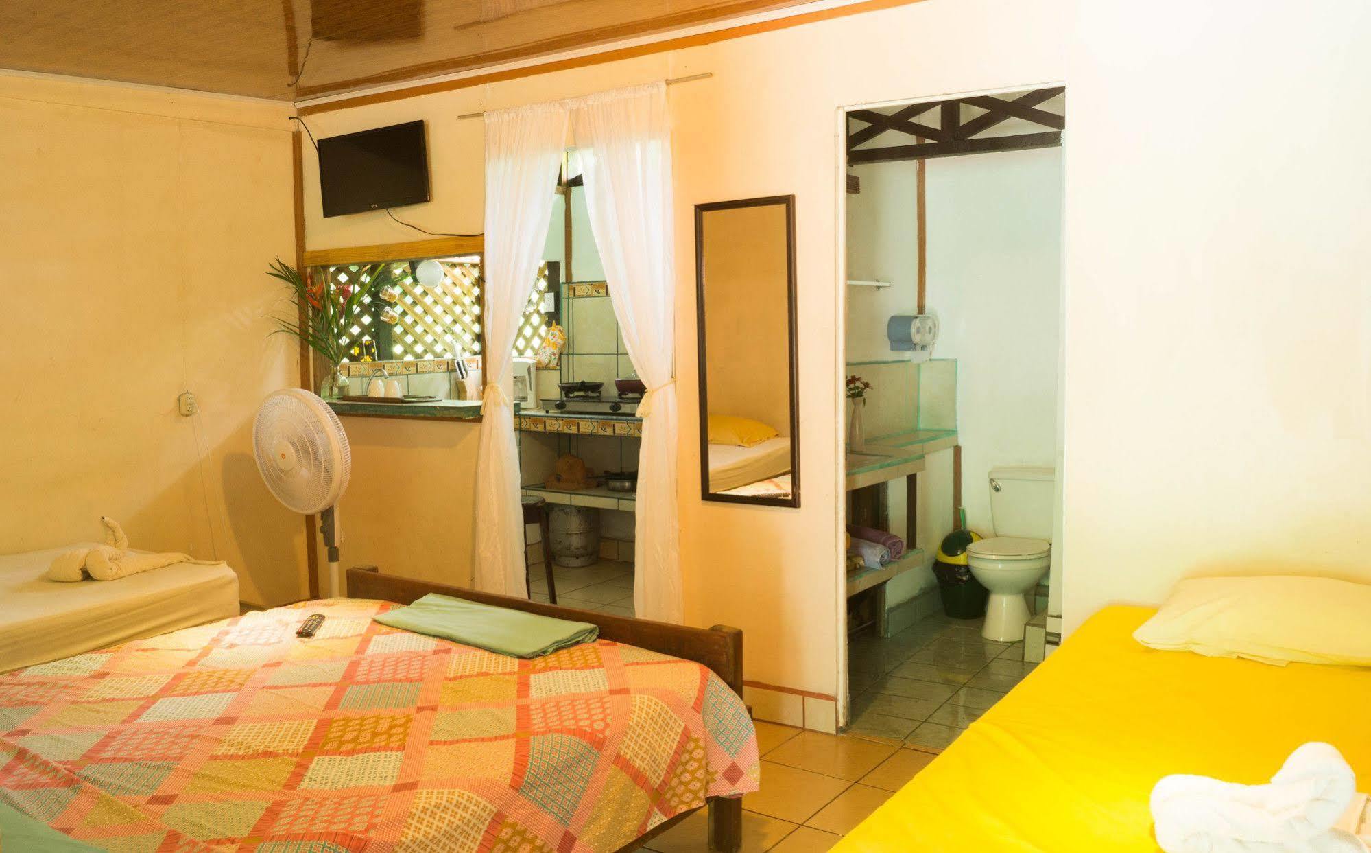 Hostal Cecilia Puerto Viejo de Talamanca Kültér fotó